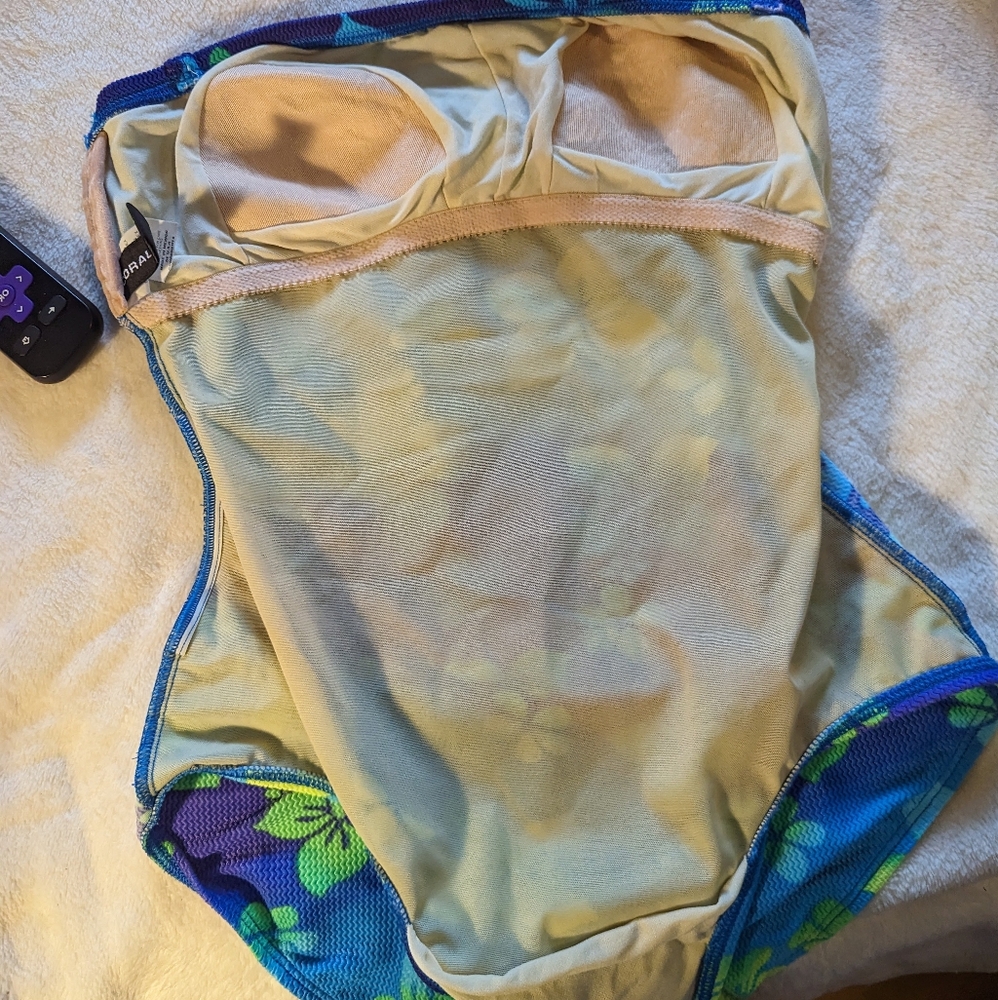Bathing Suit - Picture 6 of 6
